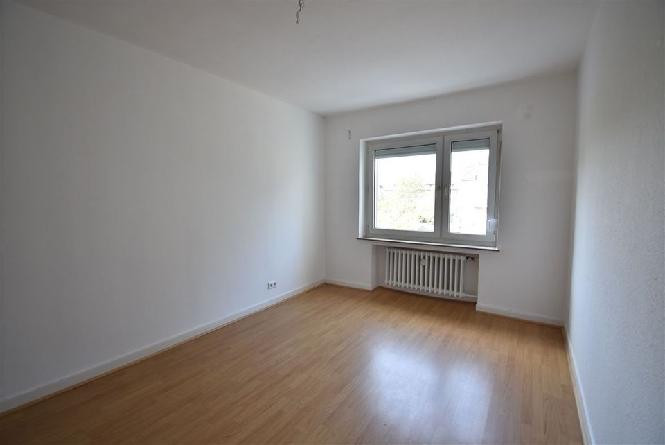 Mit Balkon! Ideal geschnittene 2-Zimmer-Wohnung in Eller - Düsseldorf Stadtbezirk 8