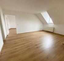 GÜNSTIG und ZUM 01.11. frei - TOP RENOVIERT inkl. SPITZBODEN - Duisburg Mittelmeiderich