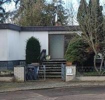 Flachdach-Fertighausbungalow mit Garten und Garage - Sprendlingen