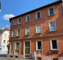 Wohnung mit Charme und moderner Einbauküche! 2-Zimmer-Erdgeschosswohnung mit Balkon - Kulmbach Blaich