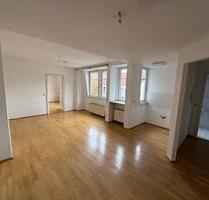 Traumhafte, helle 2-Raum-DG-Wohnung im Zentrum von Gera