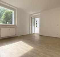 *** Riskieren Sie einen Blick! Attraktive EG-Wohnung mit Loggia! *** - Essen Stadtbezirk IV