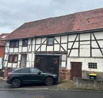 Einfamilienhaus mit Scheune - 79.000,00 EUR Kaufpreis, in Hessisch Lichtenau (PLZ: 37235)