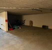 Großer Lagerraum mit 2 Tiefgaragenstellplätzen zu vermieten in Backnang