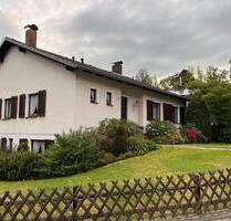 Einfamilienhaus in zauberhafter Lage mit liebevoller Grünanlage - Bad Pyrmont