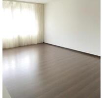 Helle 4,5-Zimmer-Wohnung mit Balkon & Tiefgarage zu vermieten - Göppingen