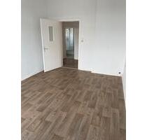 Grosse Wohnung, 4 Zimmer, Küche, Bad, 3. Etage - Wilhelmshaven Heppens