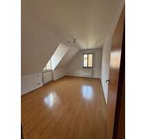Helle 2 Zimmer-DG Wohnung in Kitzingen