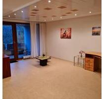 Gepflegte 3,5-Zimmer-Wohnung mit Balkon und EBK in Eisingen