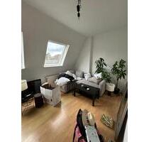 2-Zimmer-Dachgeschosswohnung mit viel Licht – WG-geeignet - Mönchengladbach Süd