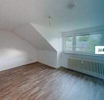 **Gemütliche 2-Zimmer-Dachgeschosswohnung mit moderner Einbauküche und Badewanne** - Rendsburg