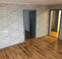 Großzügig geschnittene 3 Zi-Wohnung mit Badewanne - Presseck Braunersreuth