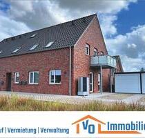 KfW-40 QNG: Neuwertige Oberwohnung mit Einbauküche, Balkon & Garage in der Blumenstadt Wiesmoor