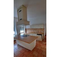 Gepflegte, geräumige 2-Raum-Wohnung in Burg mit Einbauküche