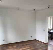 Renovierte 2 Zi. Wohnung, mit EBK, Süd-Loggia in sehr guter Lage - Krefeld Gartenstadt