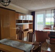 Verkaufe eine gepflegte 2-Raumwohnung m. Balkon, Stellpl., Keller - Bernstadt auf dem Eigen