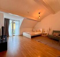 Wunderschöne 1,5 Zi Wohnung EBK Tageslichtbad Wanne Balkon TG - Bad Aibling