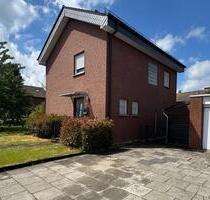 Freistehendes Einfamilienhaus mit Garten, Garage & 2 Stellplätzen - Ahlen