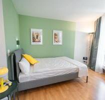 Modern möblierte 1,5-Zimmer Wohnung mit Balkon in zentraler Lage - Sindelfingen