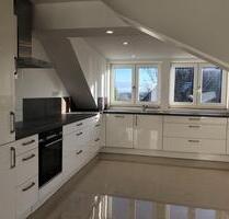 Exklusive Dachgeschosswohnung mit 2 Zimmern sowie Loggia in bevorzugter Lage von Plön