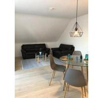 Charmante Dachwohnung für junge Berufstätige in Stuttgart-Obertürkheim