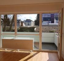 3 ZW WOHNUNG BALKON WANNENBAD EBK 3XFACH FENSTERVERGLASUNG NÄHE UNIKLINIK ROSSMANN REWE EIFLER ÖVNP S BAHN LYONERSTR DFB ZENTRALE - Frankfurt am Main Niederrad