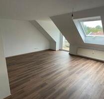 Renovierte 1-Zi.-Whg. mit Balkon, TG-Stellplatz und großzügigem Abstellraum im Dachgeschoss - Rosengarten