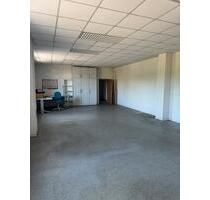 Beheizbare Lagerhalle mit Büro und WC - Sonneberg