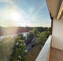 Wunderschöne 2 Zimmer Wohnung im DG mit Aufzug in Britz Neukölln - Berlin