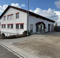 Gewerbeobjekt Halle und Büros - 1.990,00 EUR Kaltmiete, ca.  250,00 m² in Dietenheim (PLZ: 89165)