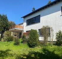Zweifamilienhaus mit Einliegerwohnung und großem Garten in Wetzlar – sofort bezugsfrei!