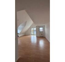 Helle 2 Zimmer-Whg. DG mit Balkon in Lauffen a.N. - Lauffen am Neckar