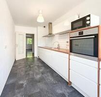 Frisch renovierte 3-Zimmer-Wohnung mit hochwertiger Einbauküche und großem Balkon - Essen Stadtbezirk II