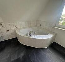 Neurenovierte schöne 2- Zimmerwhg. mit EBK & großen Badezimmer - Alfeld (Leine)
