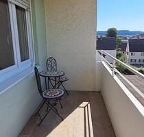 Zentrumsnahe, voll möblierte 3-Zimmer-Wohnung mit Balkon und Aufz - Krumbach (Schwaben)