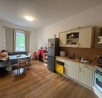 Altbau: 3-Zimmer-Wohnung (teilmöbliert) mit 2 Bäder & Balkon - Bärnau