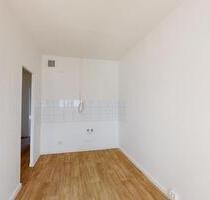 Kleine 4-Raum-Wohnung mit Dusche ab 01.09.2025 - Halle (Saale) Dölau