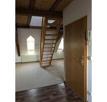Sehr schöne 3-Raum-Maisonette-Wohnung m. Pkw-Stellplatz- MÖBLIERT - Apolda