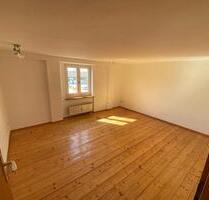 Dachgeschosswohnung - 550,00 EUR Kaltmiete, in Tüßling (PLZ: 84577)