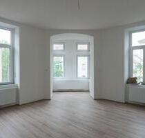 Erstbezug nach Kernsanierung: Lichtdurchflutete Altbauwohnung mit Balkon - Schweinfurt Gartenstadt