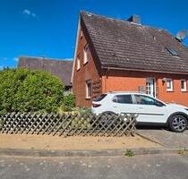 Renovierte Einliegerwohnung in Sackgassenlage: 2,5 Zimmer mit moderner Einbauküche und hellen Zimmern zu vermieten - Nusse