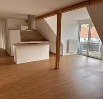 3-Zimmer Dachgeschosswohnung mit offener Einbauküche zu vermieten! - Bad Neustadt an der Saale