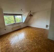 2-Zimmer-Dachgeschosswohnung direkt gegenüber der Uni Essen
