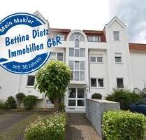 DIETZ: Gepflegte und moderne 3-Zimmer-Wohnung mit großer Dachterrasse, Einbauküche, Wanne + Dusche! - Babenhausen