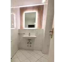 2-Zi-Wohnung mit Loggia u. Stellplatz, hell, ruhig, neu renoviert - Zwickau Zwickau-West