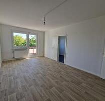 Ab 01.03.2026***Wir renovieren für Sie diese 2-Zimmer-Wohnung mit Duschbad und Balkon im 1.OG! - Leipzig West