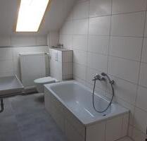 Renovierte 4 Zimmer Wohnung, neues Bad, mit großer Dachterrasse - Schwabach
