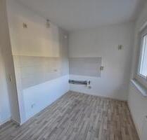 Renovierte 4-Zimmer-Wohnung im Erdgeschoss zu vermieten - Crimmitschau