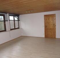 HELLE 2 ZKB Dachgeschoß-Wohnung in einem Zweifamilienhaus zu verm - Bechtolsheim