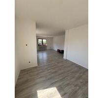 Sanierte 4-Zimmer-Wohnung Dörfleins mit Balkon - Hallstadt
